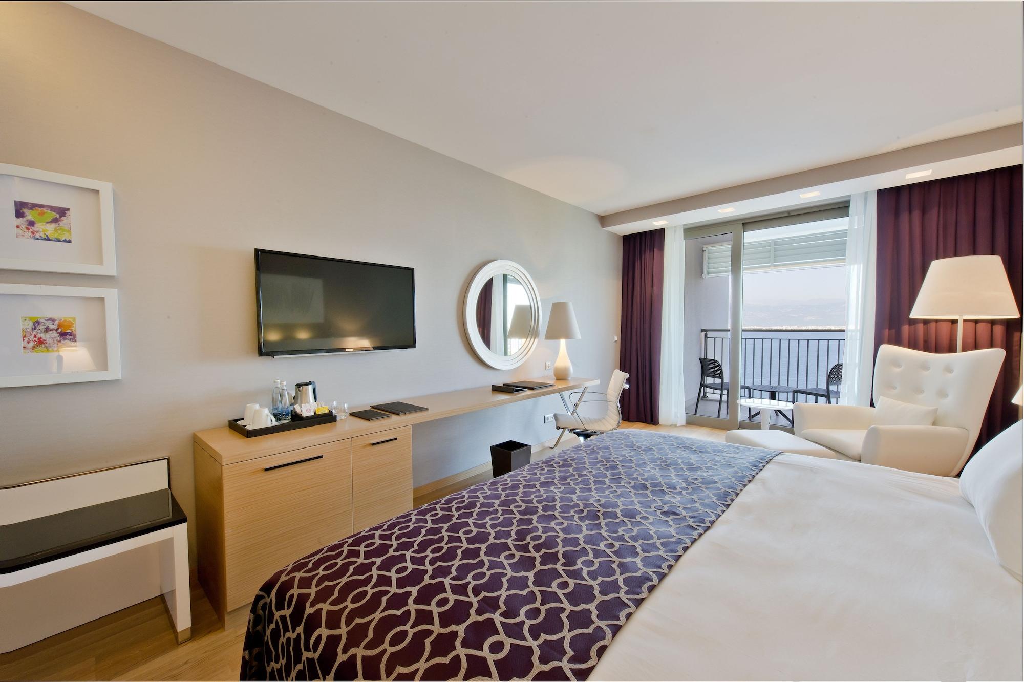 Akra Hotel 5*