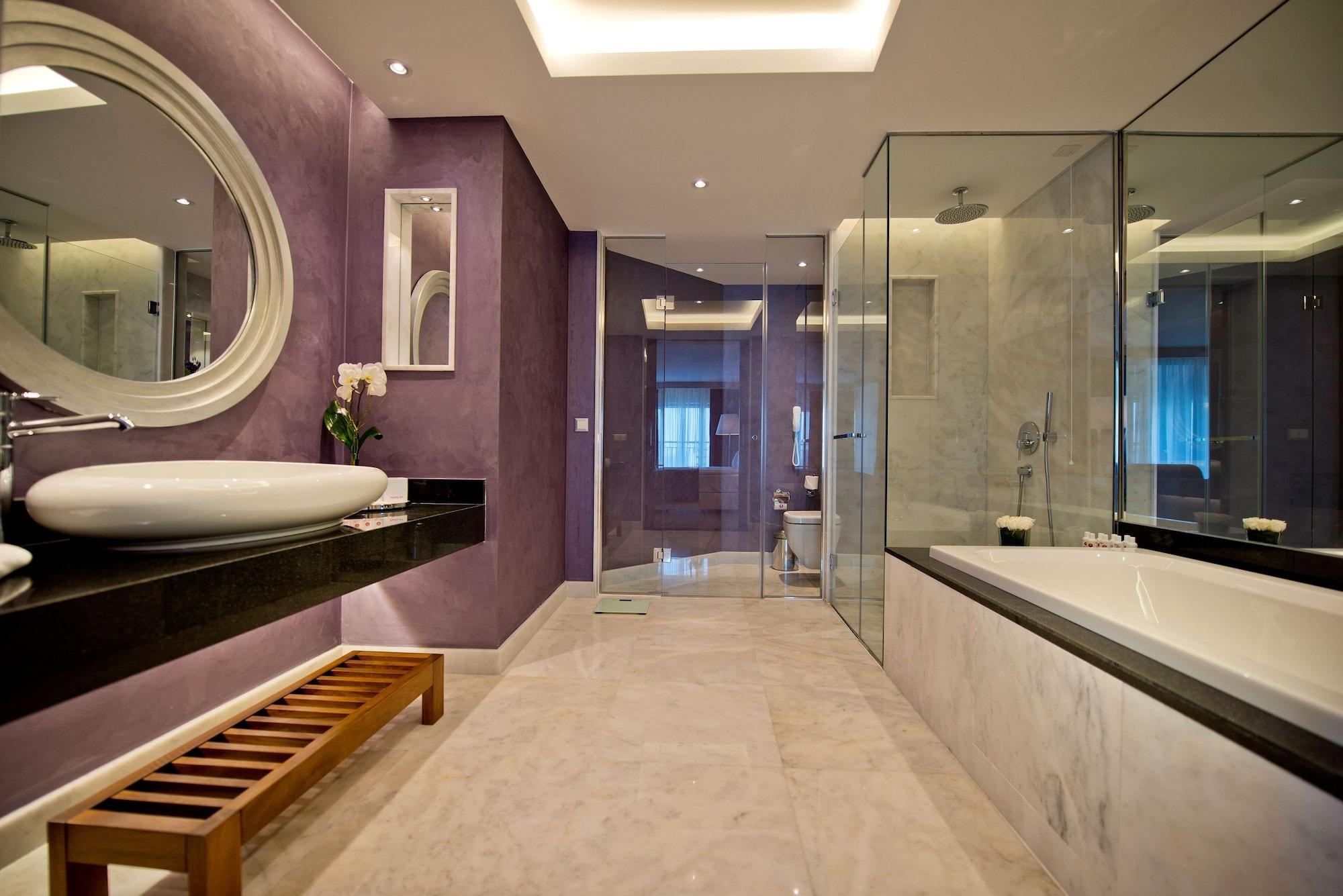 Akra Hotel 5*