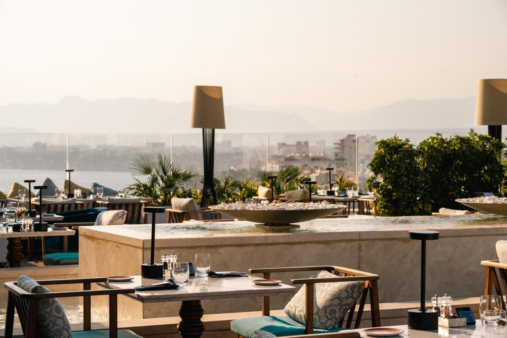Akra Hotel