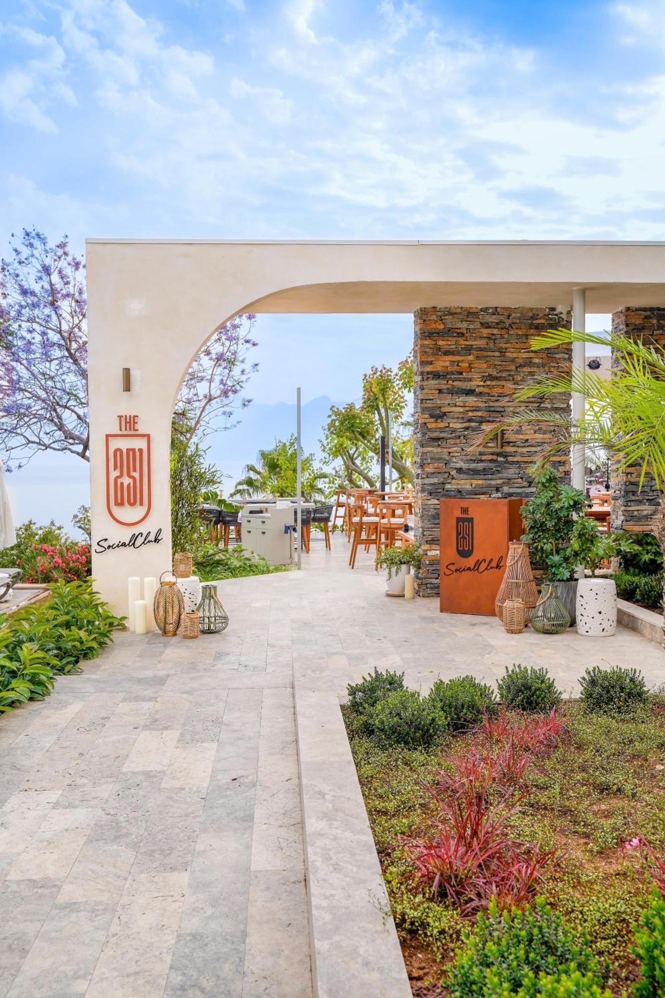 Hotel Akra