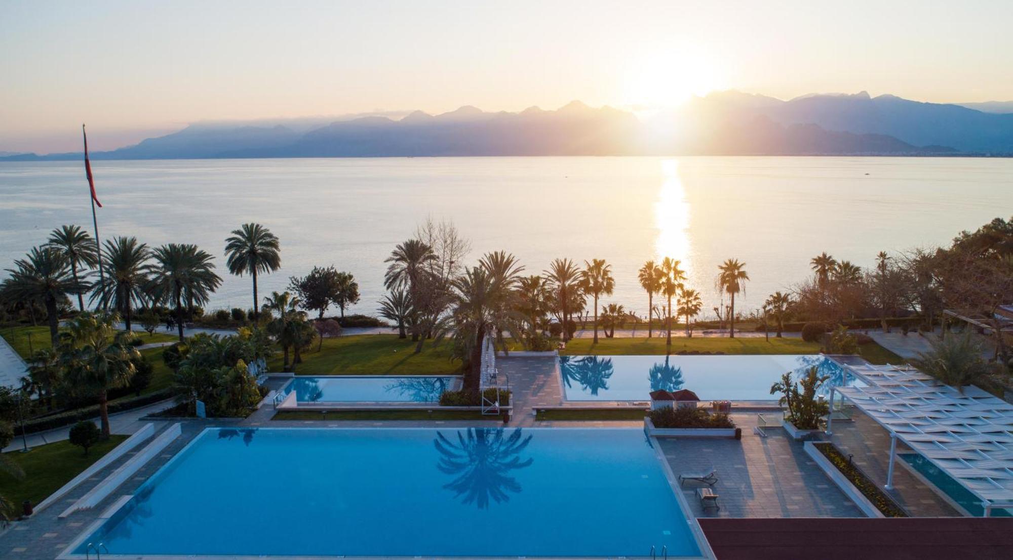 Akra Hotel 5*